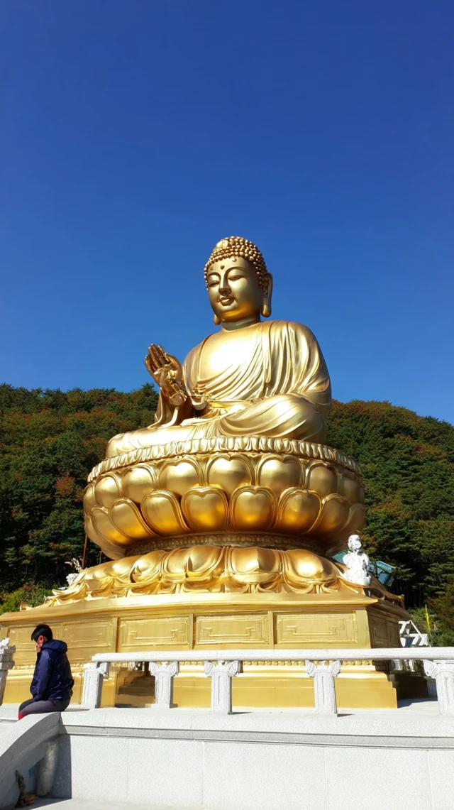 Golden Buddha Statue Serene Peaceful Scene