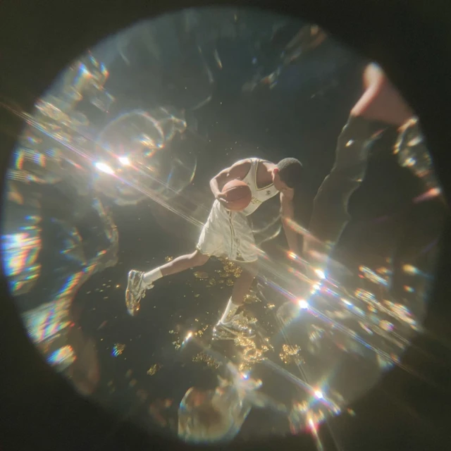 Gold Basketball Card Light Dispersion