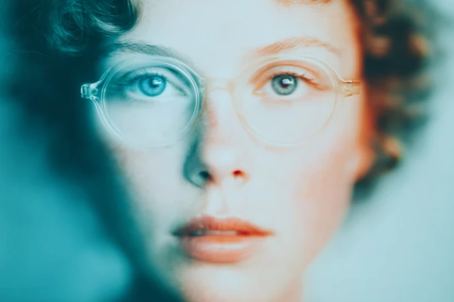 Vintage Rainbow Lens Flare Dust Overlay Effect
