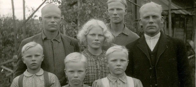 Vintage Family Portrait in Black and White