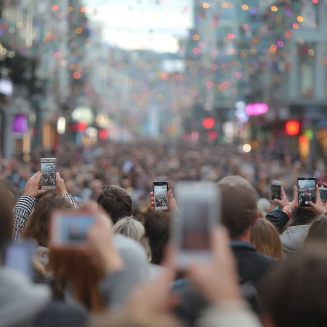 Urban Crowd Capturing Moments