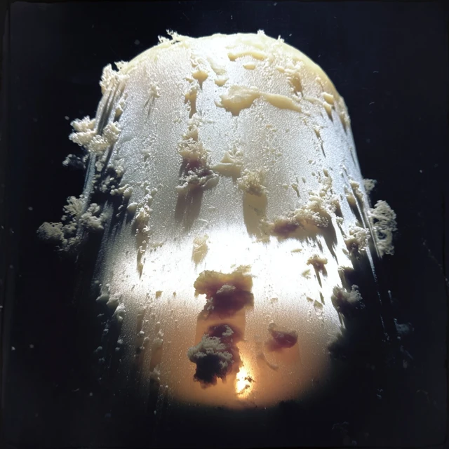 Decaying Candle Beauty and Rot Indistinguishable