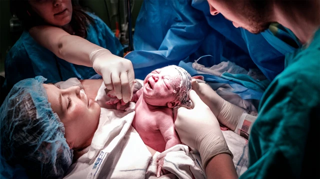 Newborn Baby Birth Process Photography