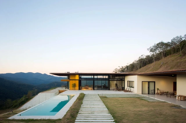 Mountain House with Pool Minas Gerais Architecture