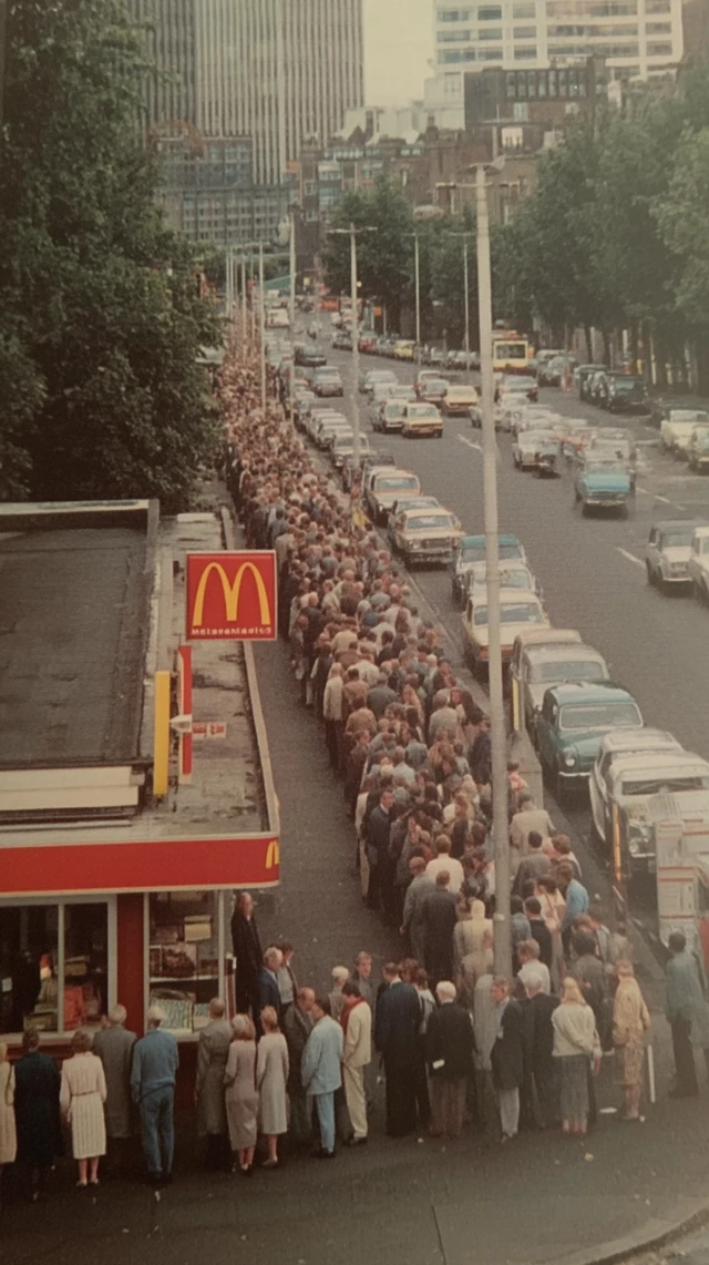 McDonalds Line in the 1990s City Photo